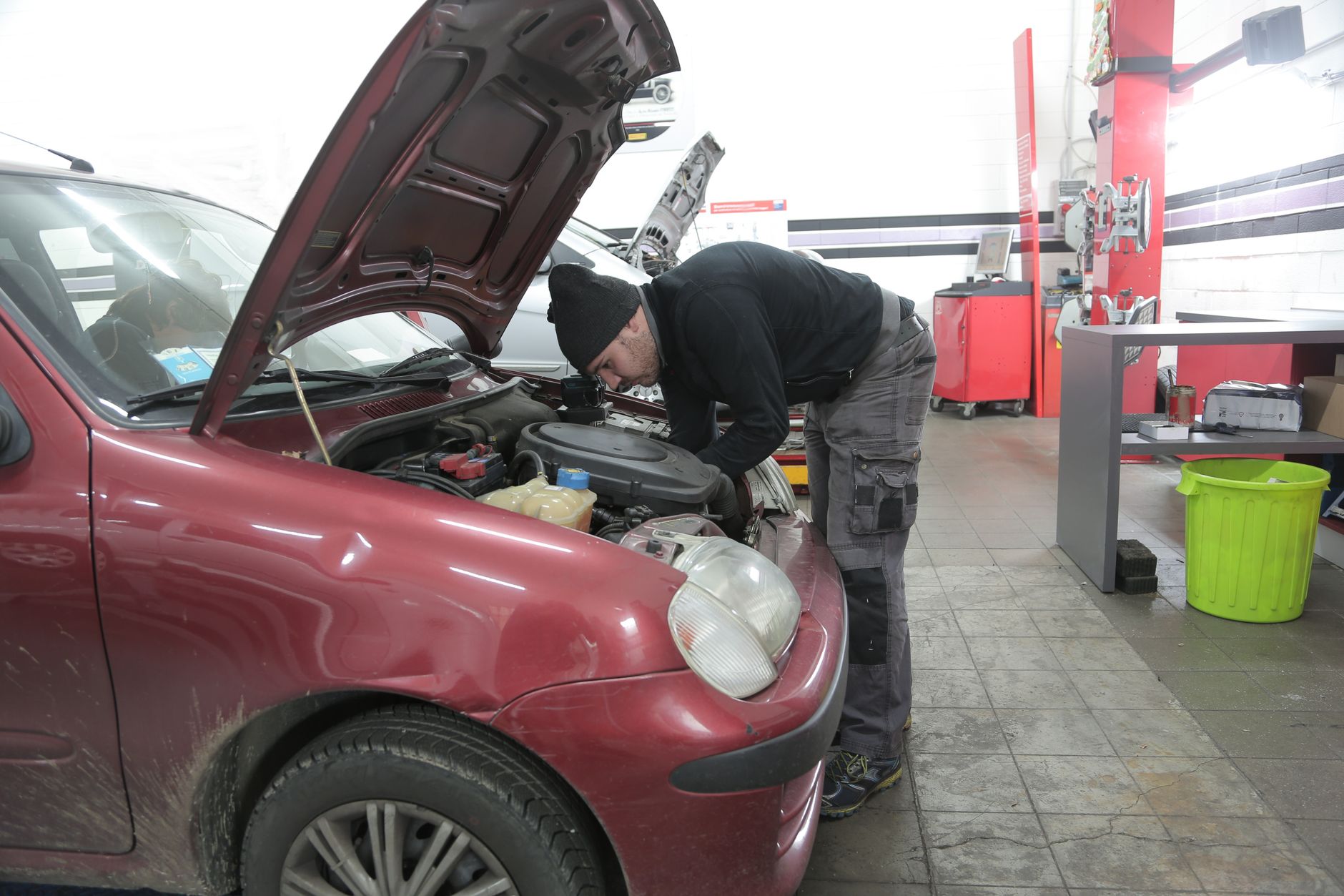 Réparation voiture équipe à Vaulx-en-Velin